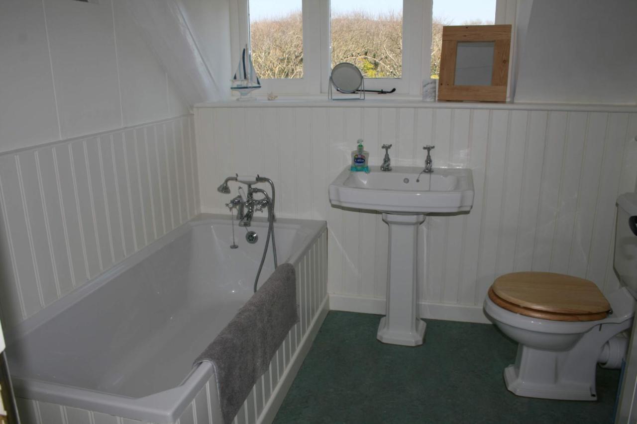 Greystone Cottage - Sea Views, Short Stroll To A Beautiful Sandy Beach Brook  المظهر الخارجي الصورة