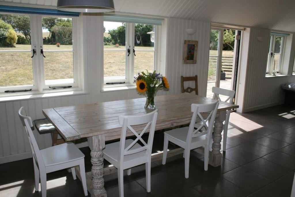 Greystone Cottage - Sea Views, Short Stroll To A Beautiful Sandy Beach Brook  المظهر الخارجي الصورة